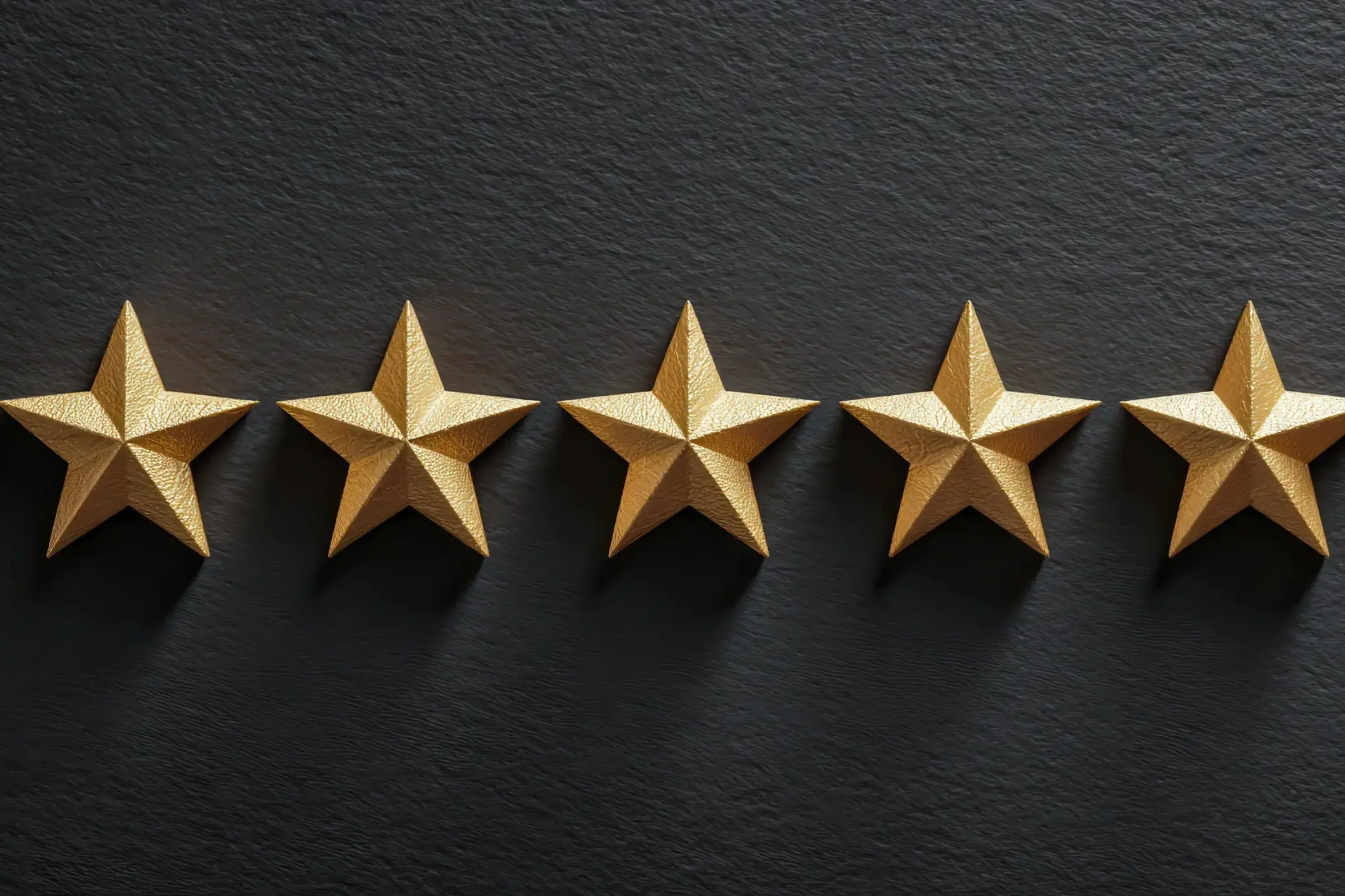 La ilusión de las 5 estrellas: autoridad lógica vs. reseñas en B2B